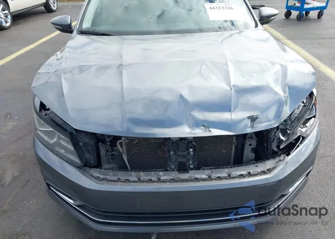 2018 Volkswagen Passat 2.0T Se из США, поврежденный, VIN 1VWBA7A38JC031355